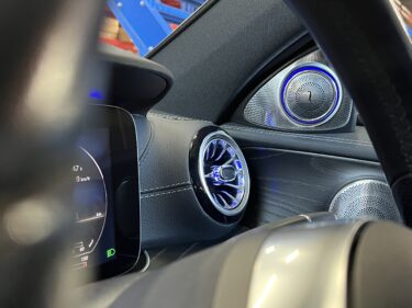 ベンツ Eクラス W213 タービンルック アンビエントライト連動 エアコン吹き出し口・ハイエンド ロータリー 3Dツイーターの取り付け！